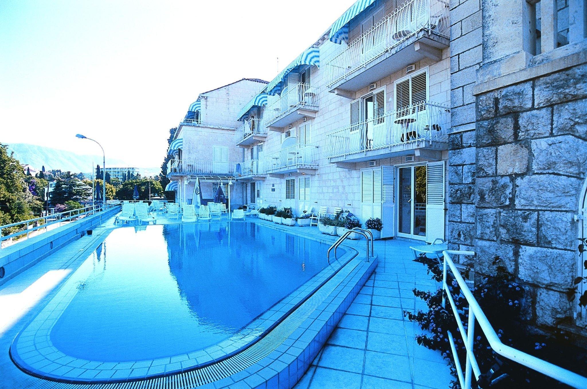 Komodor Hotel 3*