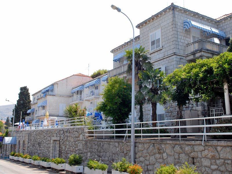 Komodor Hotel