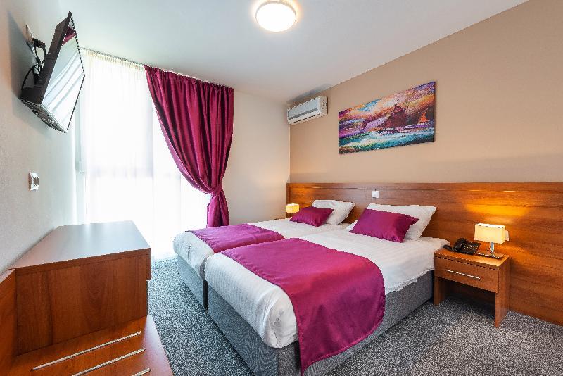 Hotel Komodor 3*