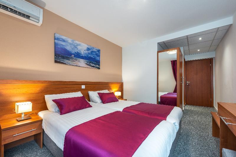 Komodor Hotel 3*