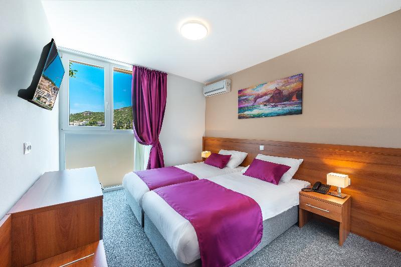Komodor Hotel 3*